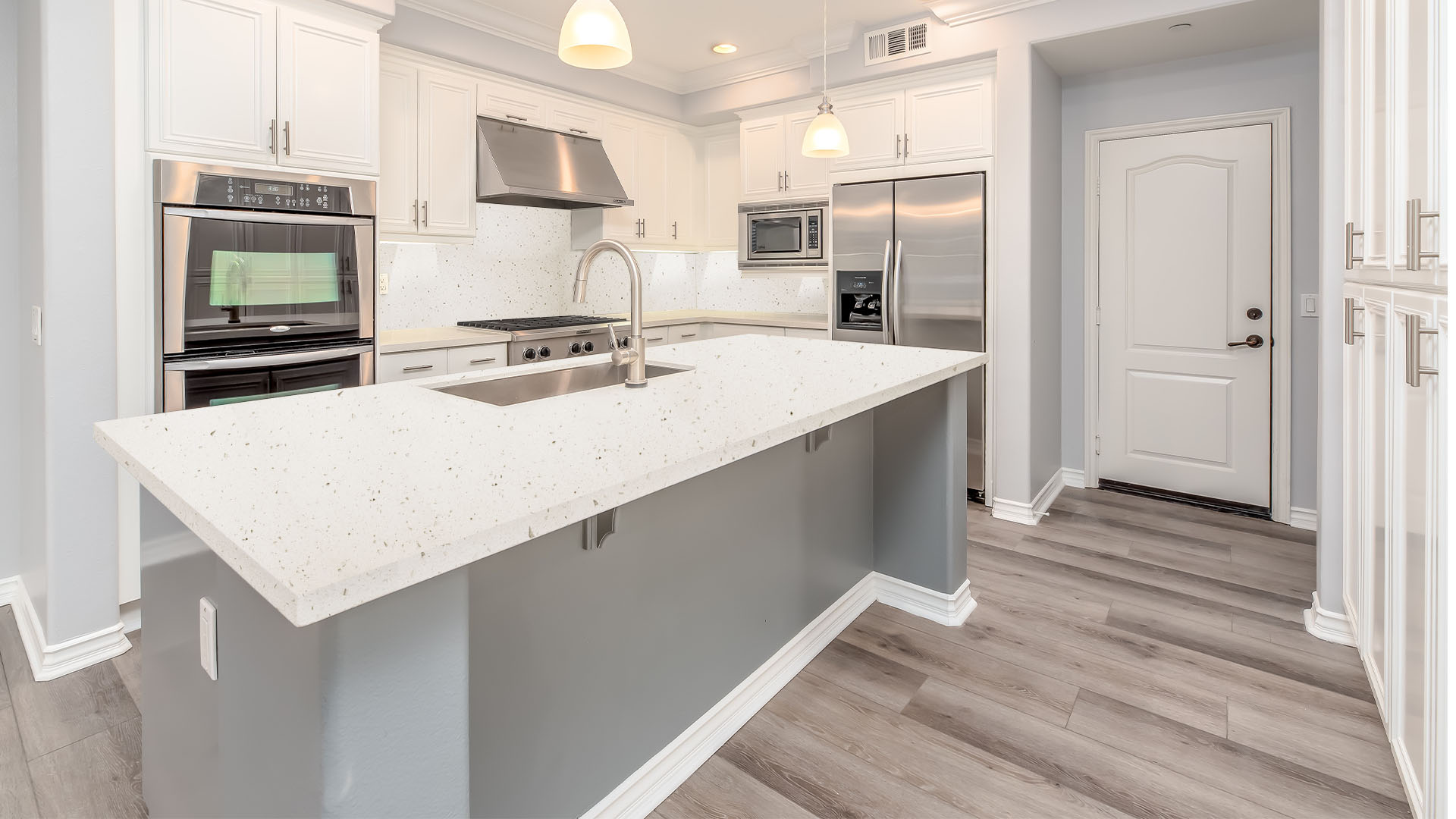 Quartz Kitchen Countertops: Leading The Way in 2024 Design Trends